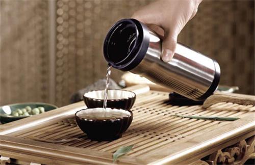 保温杯泡茶致癌辟谣 不锈钢和纯钛保温杯对比 昆明螺蛳湾茶具批发